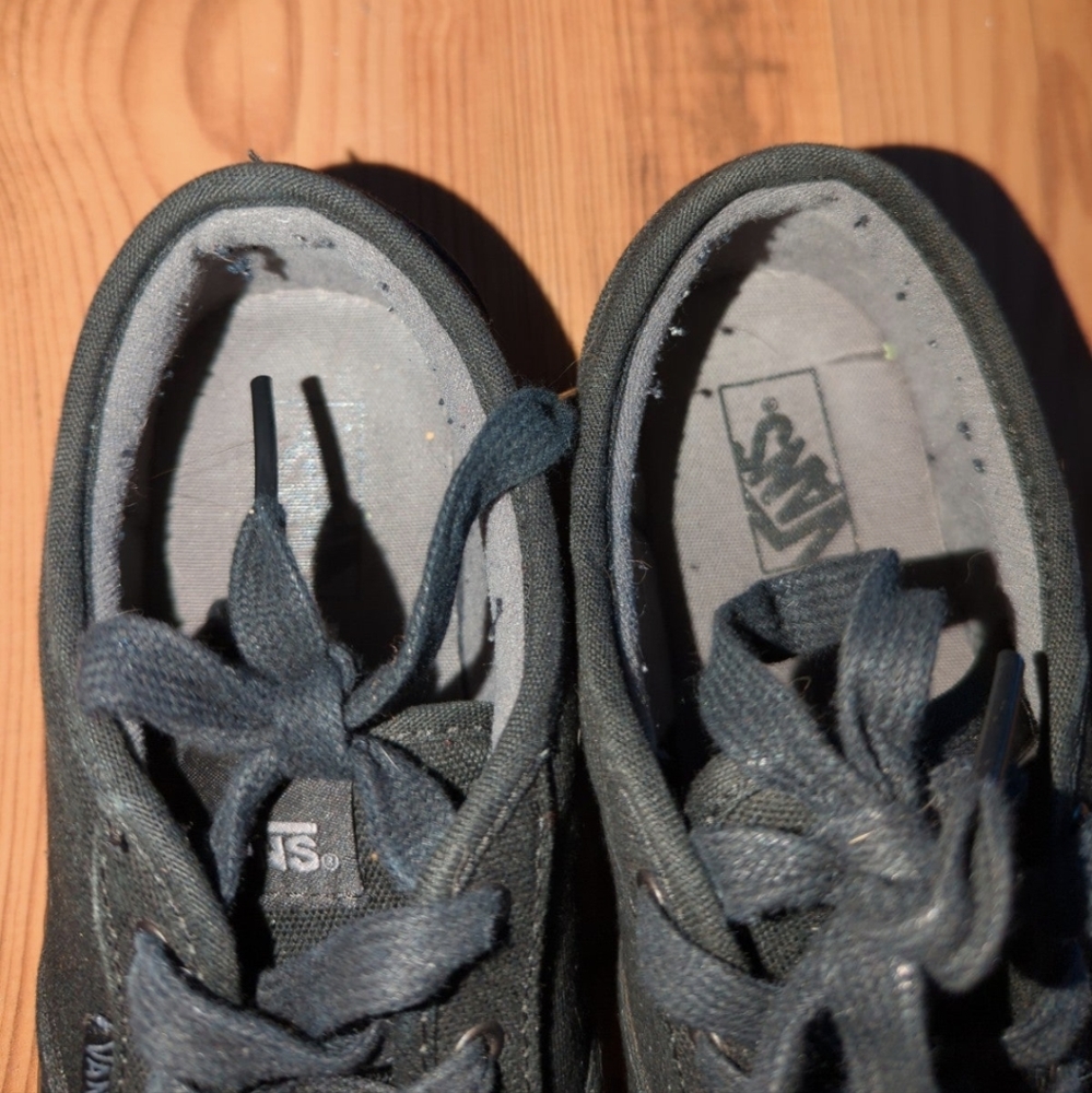 Vans - Picture 3 of 4